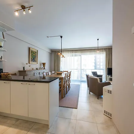 아파트 Near Seawall With Sea View, Cleaning Included *
